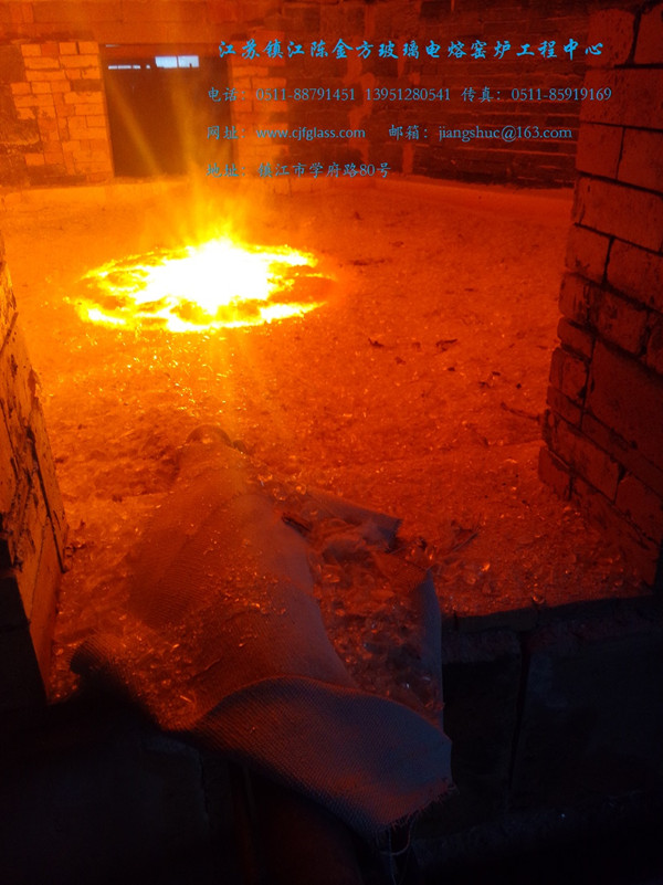 （直接通电加热）的玻璃电熔炉烤窑方法
